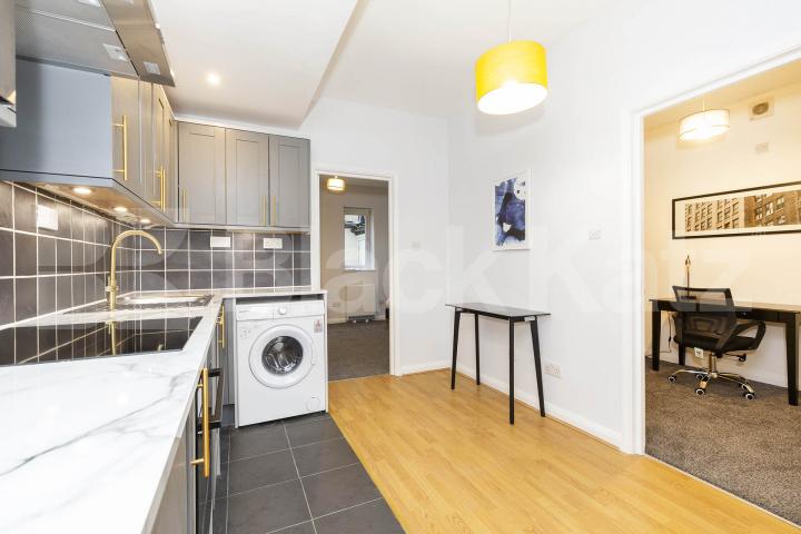 Newly refurbished one bed with a study room mins to tube and shops  York Mews, Kentish Town